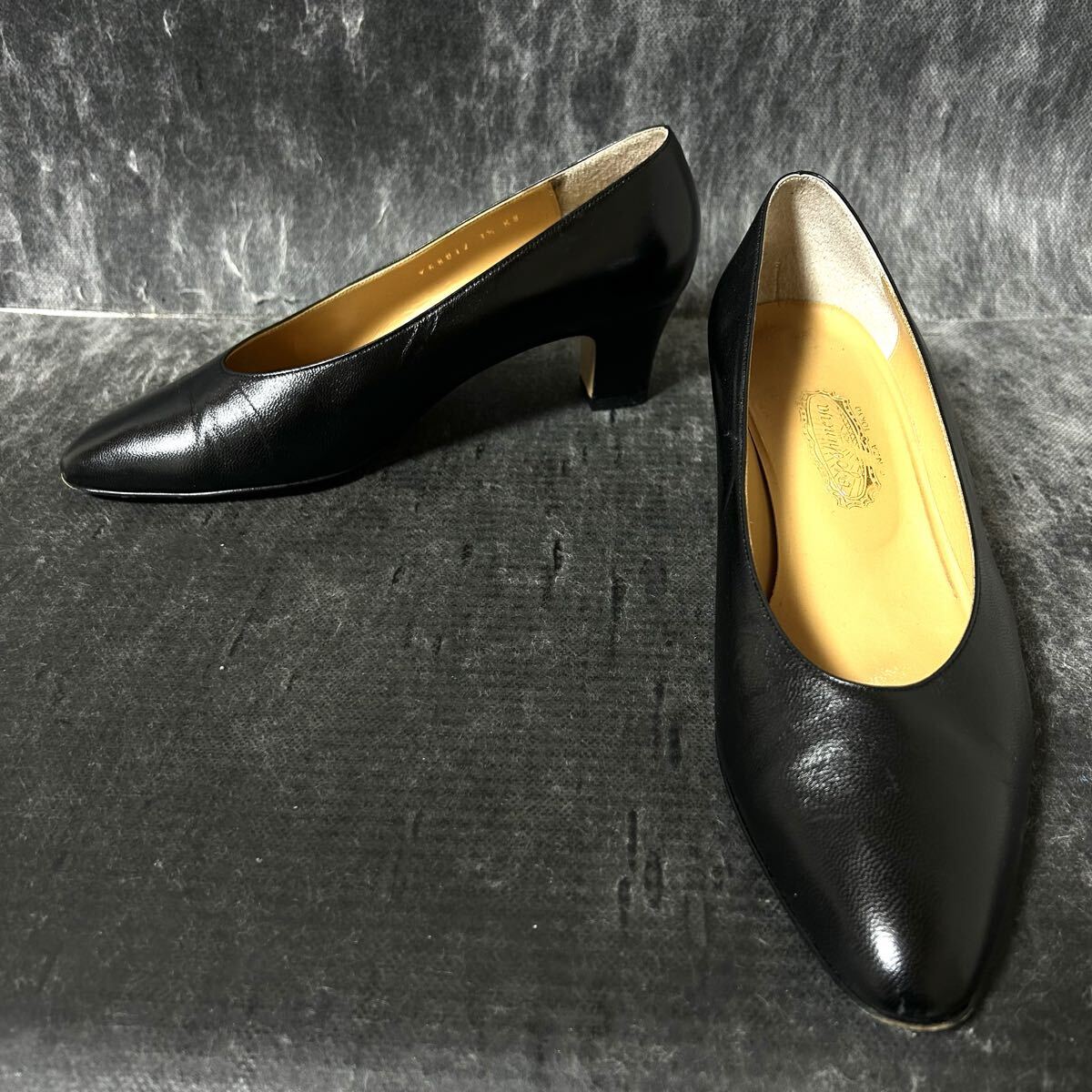 GINZA YOSHINOYA 銀座ヨシノヤ　ヒールパンプス パンプス　レザー　23.5cm ブラック　＊FC_画像1