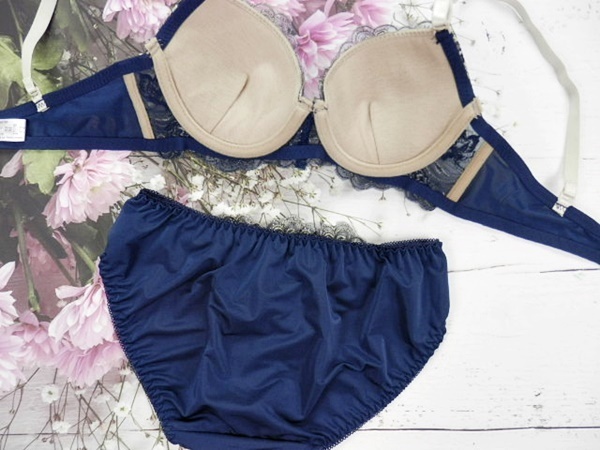 Zb7024◆値下げ☆新品 ブラショーツセット【B70/M】下着 ランジェリー 丸胸 ナチュラルバスト ゴージャス ボタニカル刺繍 紺_画像3