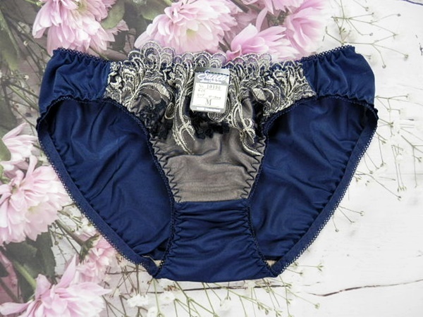 Zb7024◆値下げ☆新品 ブラショーツセット【B70/M】下着 ランジェリー 丸胸 ナチュラルバスト ゴージャス ボタニカル刺繍 紺_画像4
