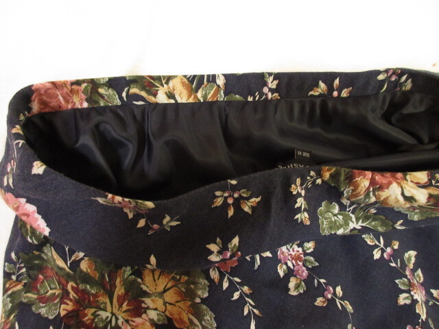 ローラアシュレイ LAURA ASHLEY 花柄 バラ 薔薇 ブーケ ロングスカート 13号 濃紺 美品 ニット ストレッチ ウエストゴム_画像10