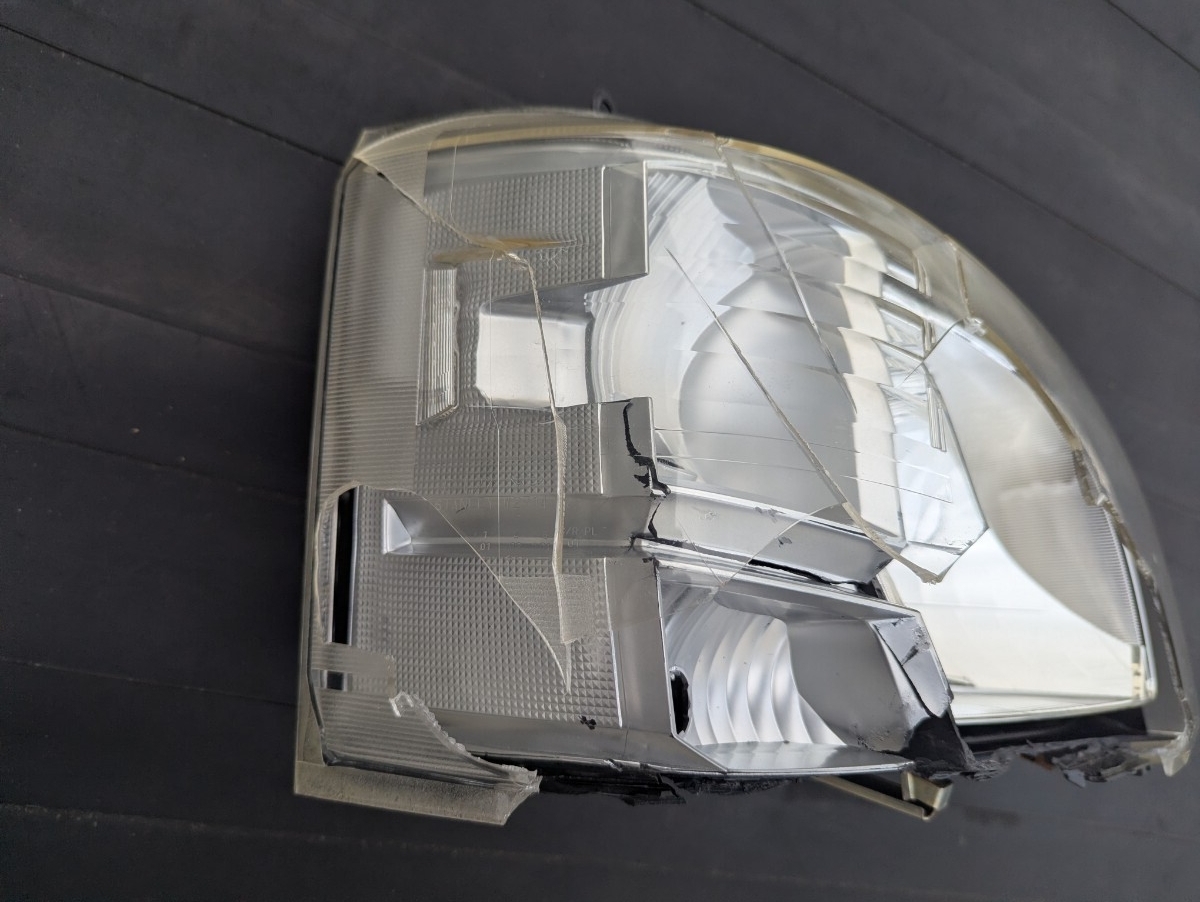 レンズ割れあり欠損あり 右ヘッドライト ハロゲン ハイゼットトラック ダイハツ　S510P W2714_画像3