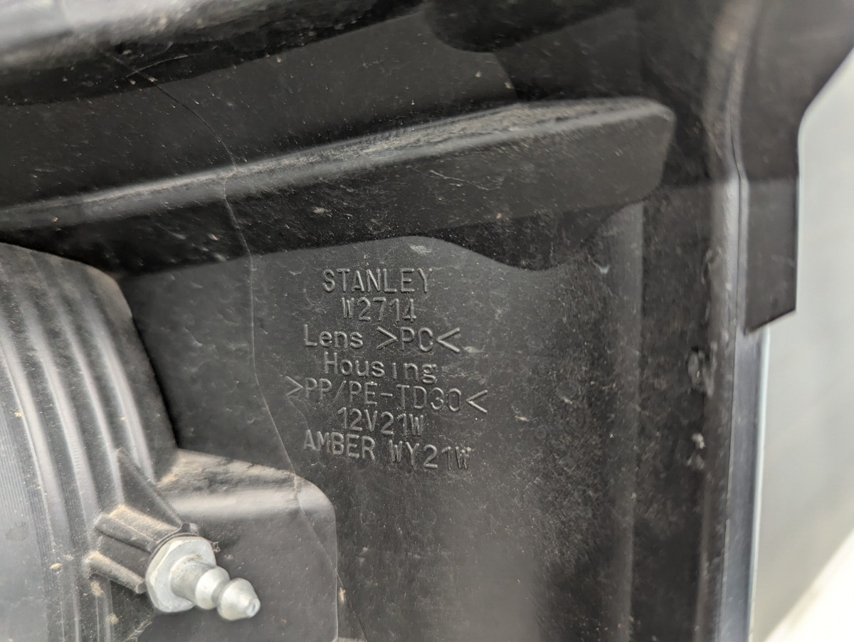 レンズ割れあり欠損あり 右ヘッドライト ハロゲン ハイゼットトラック ダイハツ　S510P W2714_画像7