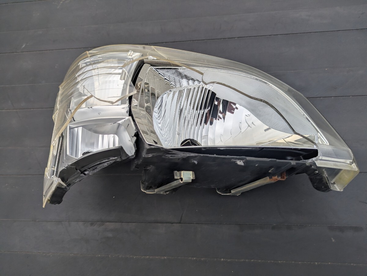 レンズ割れあり欠損あり 右ヘッドライト ハロゲン ハイゼットトラック ダイハツ　S510P W2714_画像1