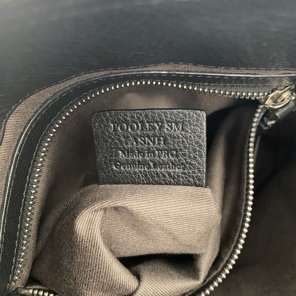 未使用級●希少モデル BALLY バリー メンズ ビジネス ショルダーバッグ サコッシュ ボディ 斜め掛け トレスポ ブラック 黒 ロゴ型押し １円_画像9