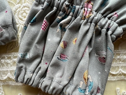 【ショート丈★アームカバー】おとぎ話不思議の国のアリス柄　腕抜き　ハンドメイド　プチギフト　訳あり家事炊事ガーデニング授乳洗顔_画像3