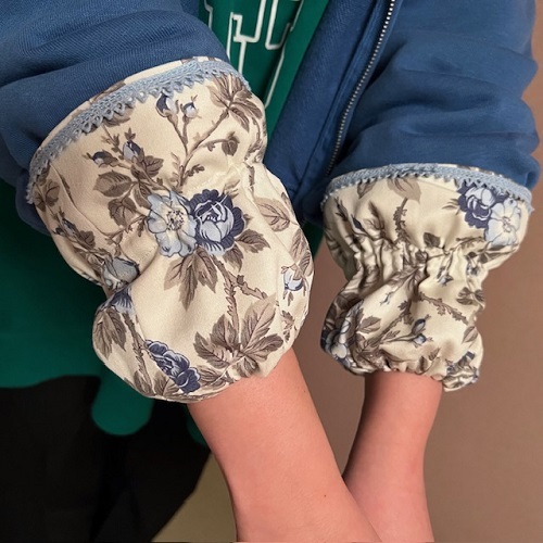 【ショート丈★アームカバー】おとぎ話不思議の国のアリス柄　腕抜き　ハンドメイド　プチギフト　訳あり家事炊事ガーデニング授乳洗顔_画像2