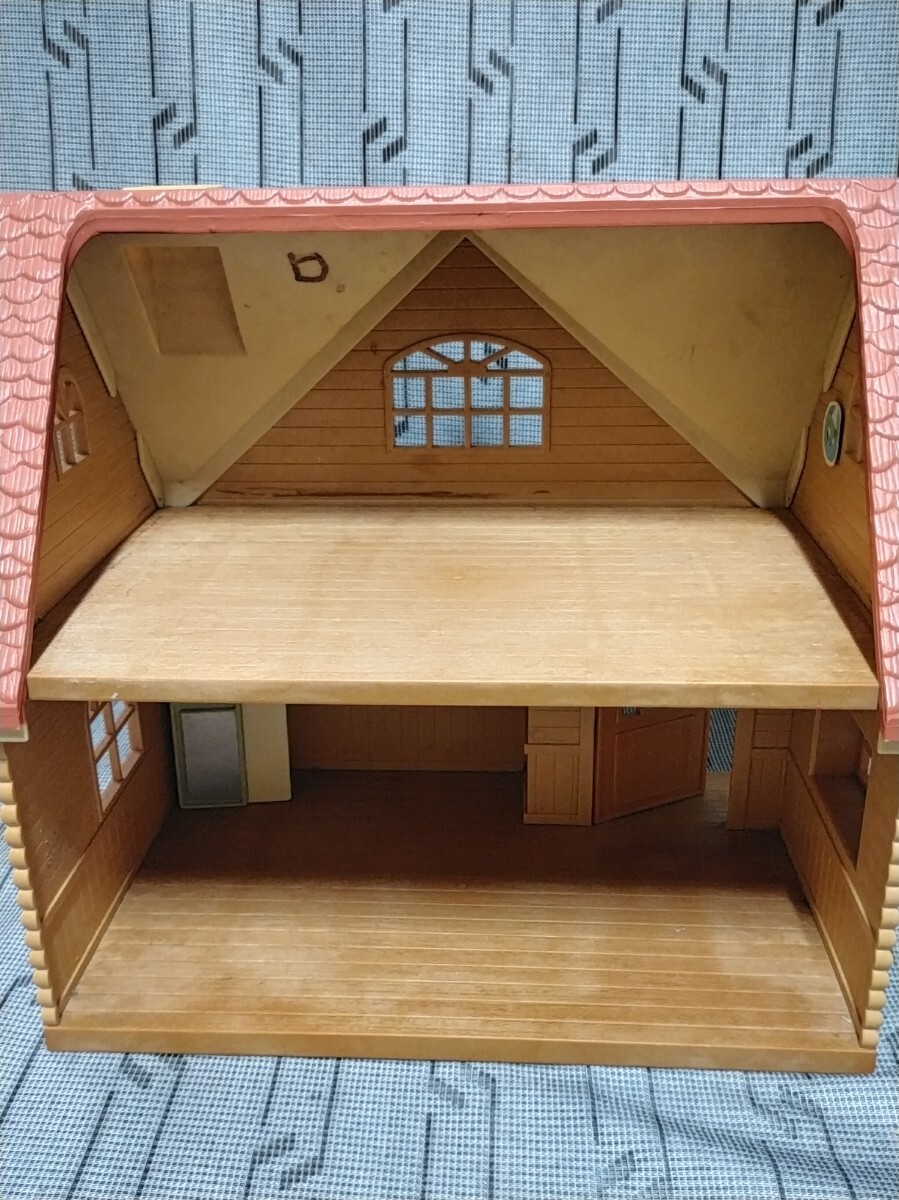 中古品◆シルバニアファミリー 　お家【はじめましてのシルバニアファミリーの丸太のお家＆付属品セット】◆元箱無し_画像3