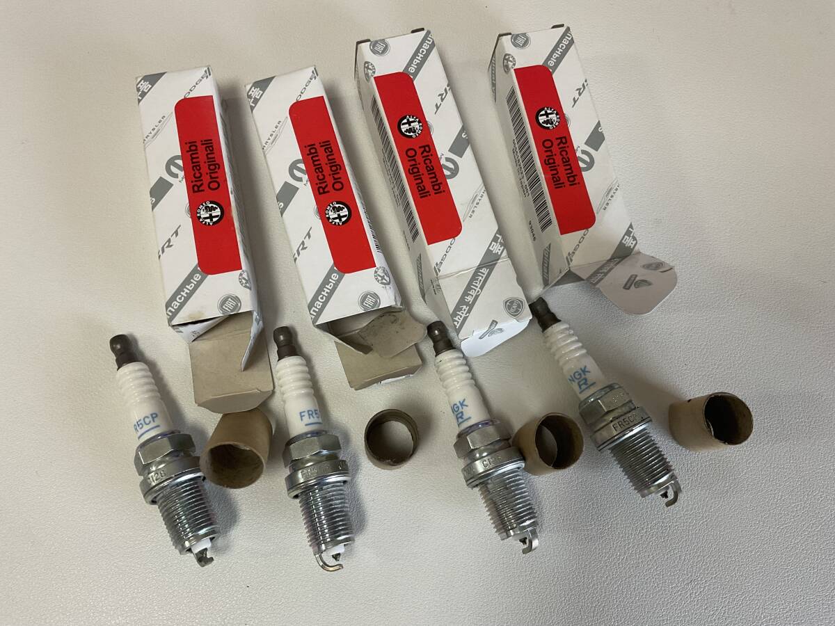 未使用品　アルファロメオ　159/ブレラ　2.2JTS４気筒エンジン　純正NGK スパークプラグ　55182623　４本セット_画像1