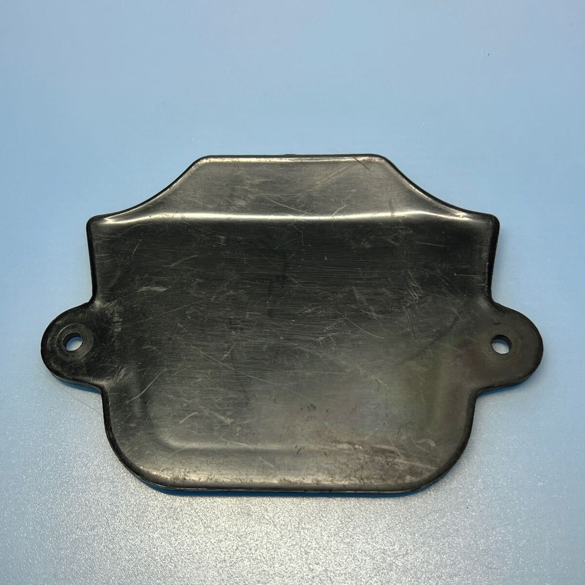 ★GPZ400R GPZ600R　純正　ヘッドライトバルブカバー　アッパーカウル下のカバー　14025-1735 《送料無料》_画像1