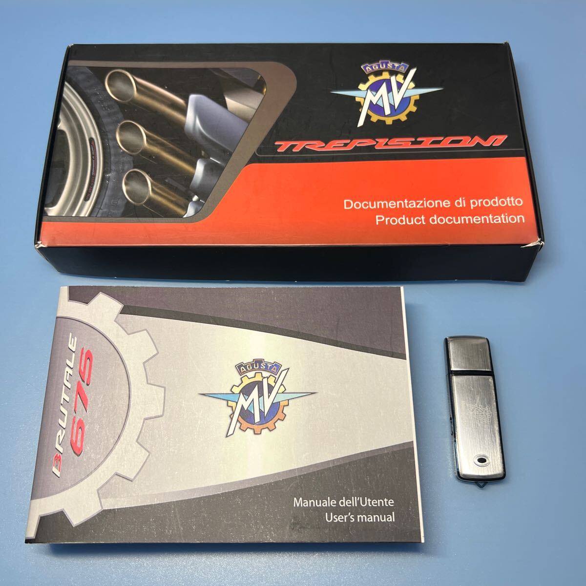 ★MVアグスタ　ブルターレ 675　オーナーズマニュアル　配線図付き　USBメモリ付き　（伊語/英語/仏語/独語/西語） 《送料無料》_画像1