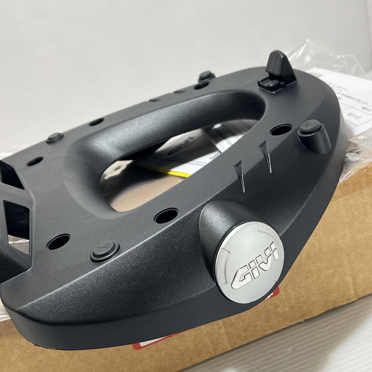 ★GIVI M5M　FZシリーズ専用モノロックベース　デイトナ：90110　未使用_画像2