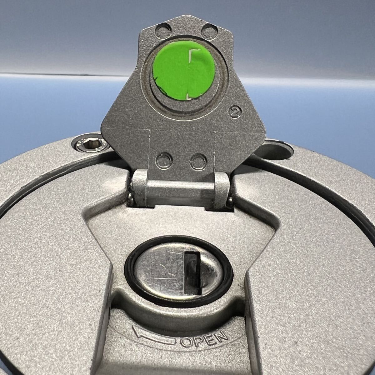 ★MVアグスタ F3 800？　純正　タンクキャップ　キー無し 《送料無料》_画像4