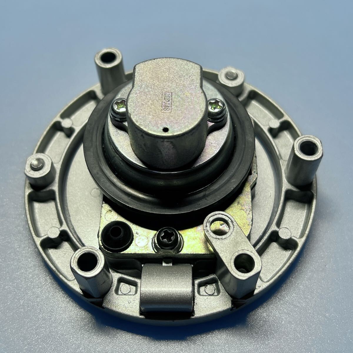 ★MVアグスタ F3 800？　純正　タンクキャップ　キー無し 《送料無料》_画像5