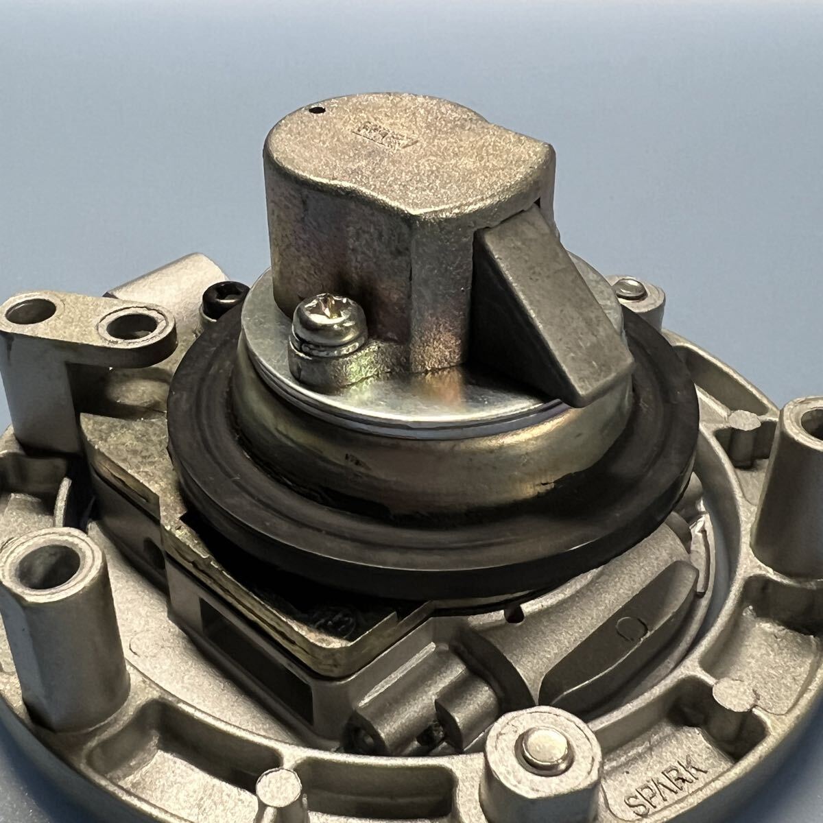 ★MVアグスタ F3 800？　純正　タンクキャップ　キー無し 《送料無料》_画像6