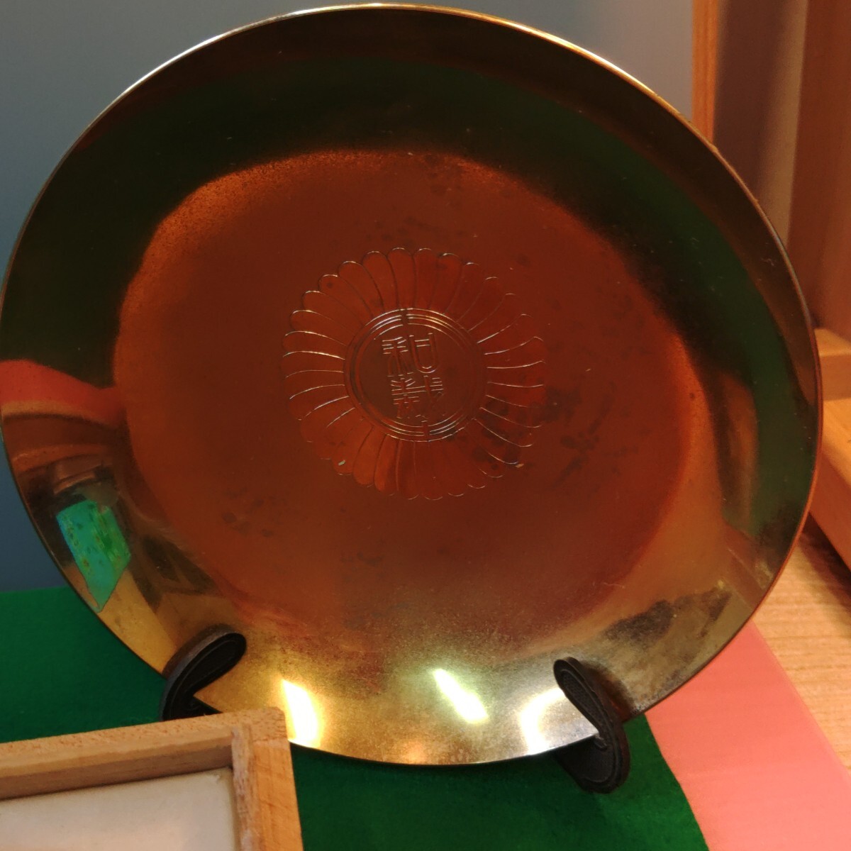 10,000円札を模した金色の工芸品及び金杯 24KGP 銀杯_画像3