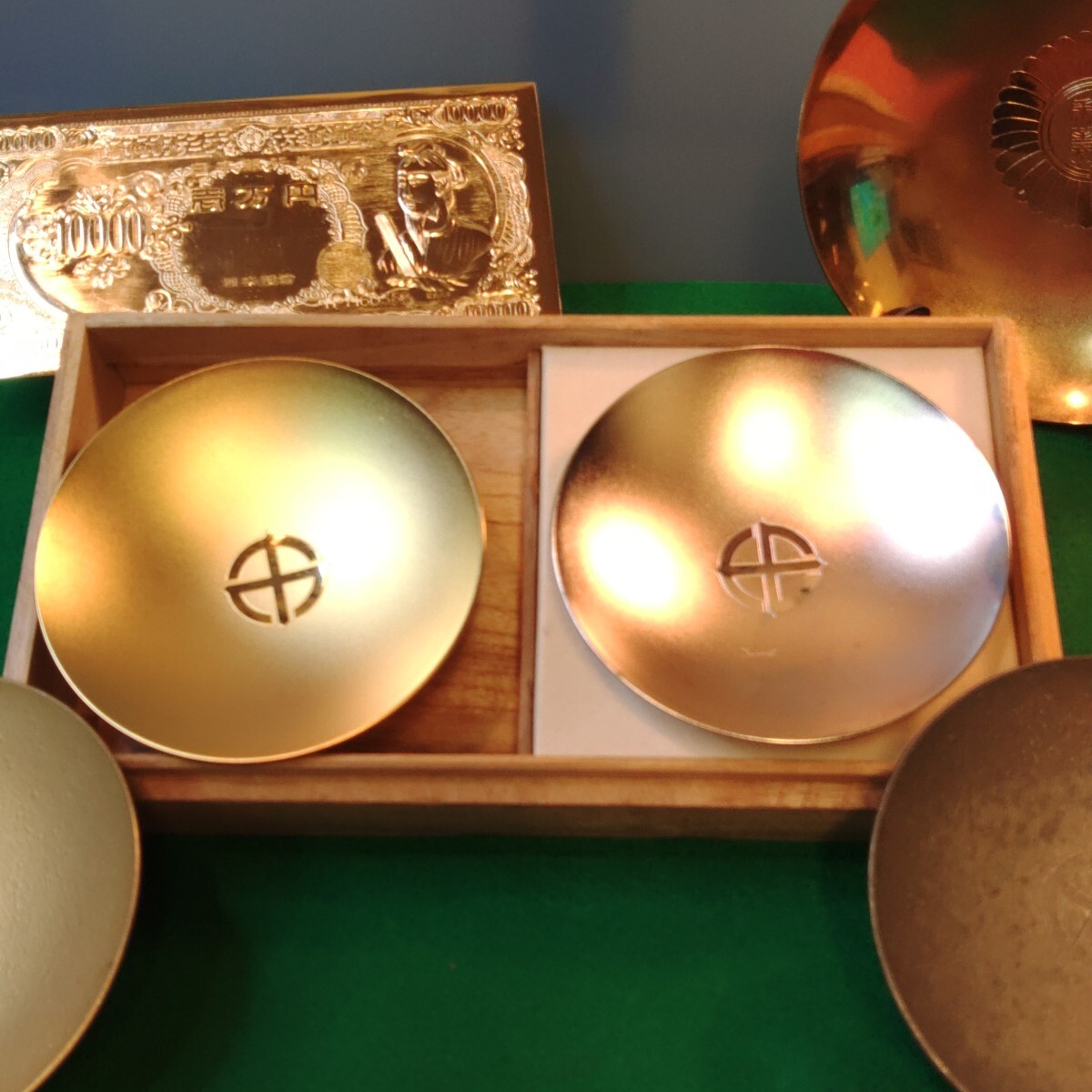 10,000円札を模した金色の工芸品及び金杯 24KGP 銀杯_画像4