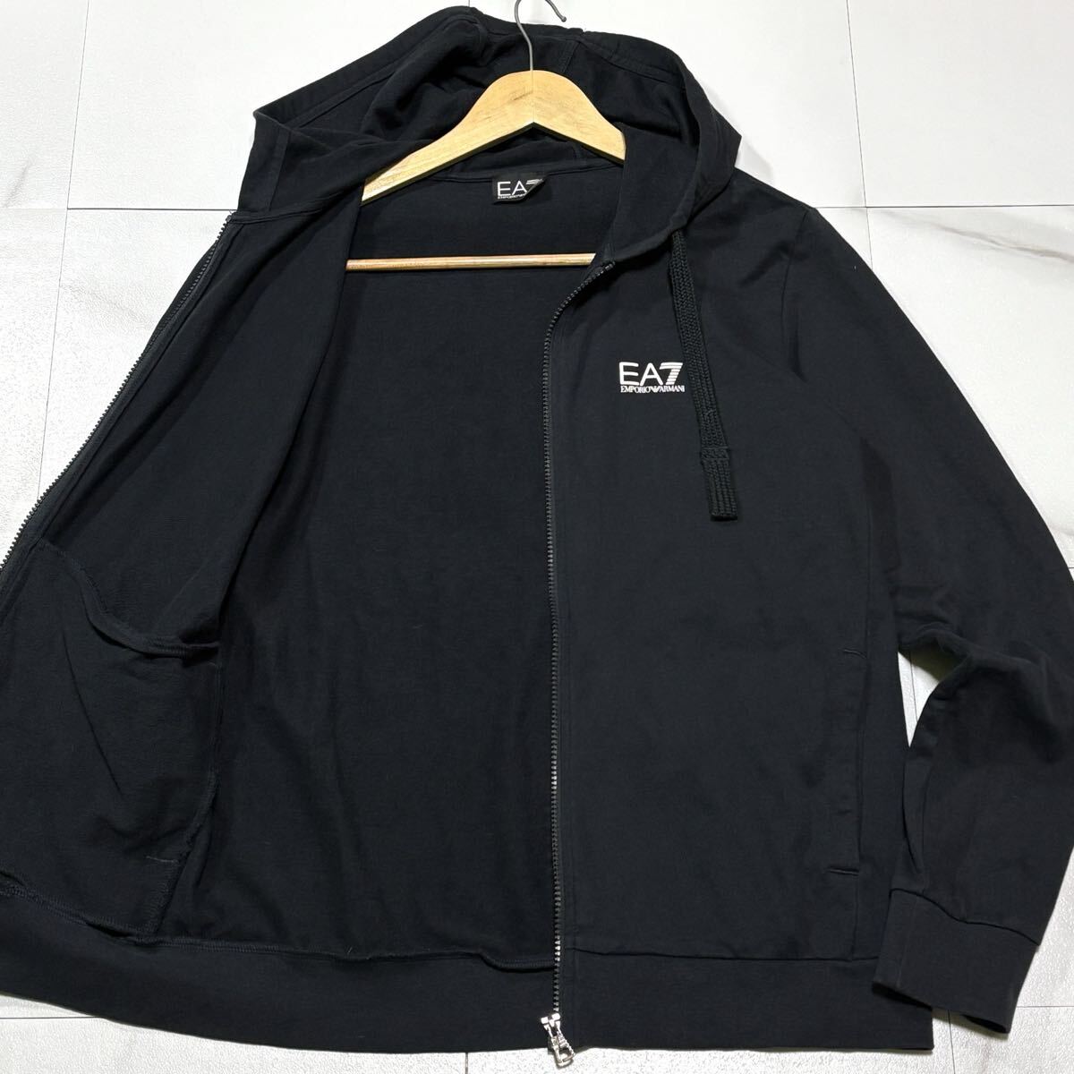 美品/ Lサイズ相当 EMPORIO ARMANI エンポリオ アルマーニ パーカー EA7 ジップアップ イーグルロゴ ブラック 黒_画像1