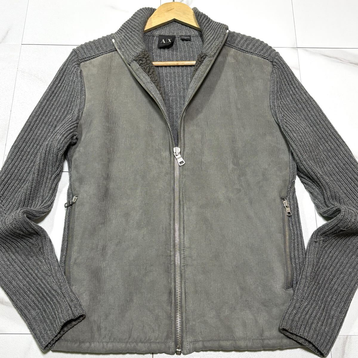 極美品● ARMANI EXCHANGE アルマーニエクスチェンジ ドライバーズニット フェイク ムートン ジャケット ブランドロゴ グレー Mサイズ相当_画像1