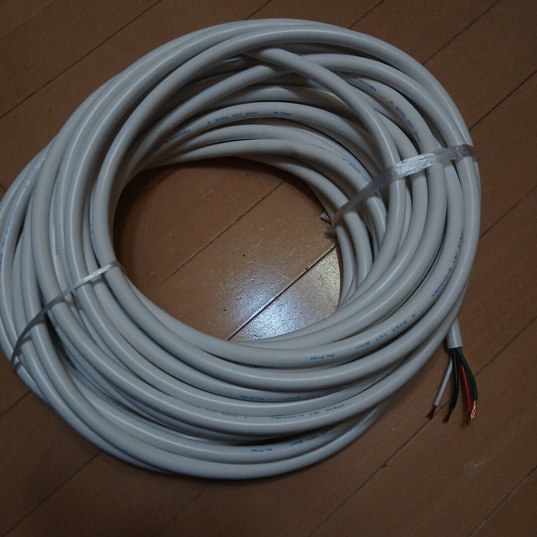 VCT 4C × 2.0sq 10ｍにカット出品 白色　2025年製 オーナンバ製_画像1