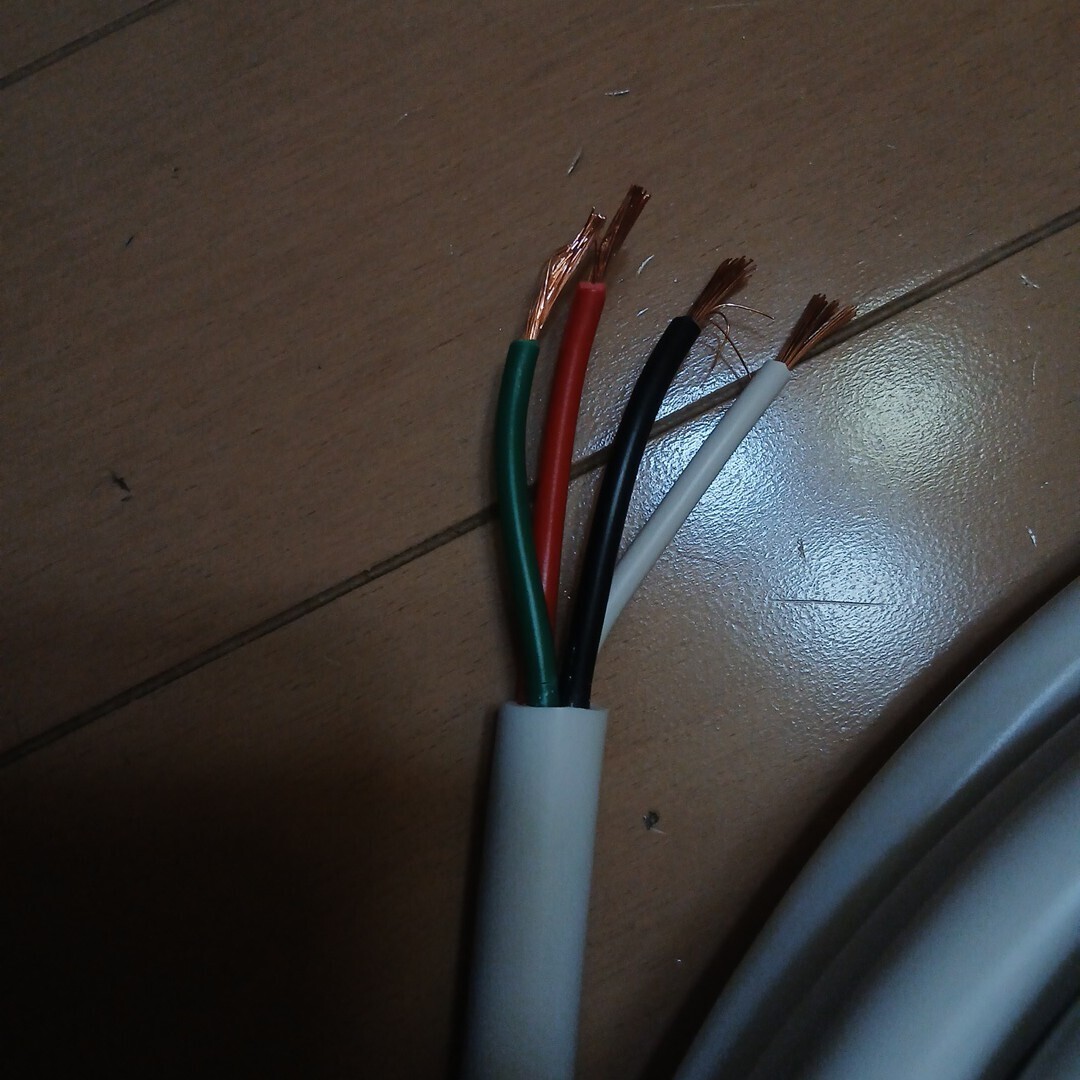 VCT 4C × 2.0sq 10ｍにカット出品 白色　2025年製 オーナンバ製_画像4