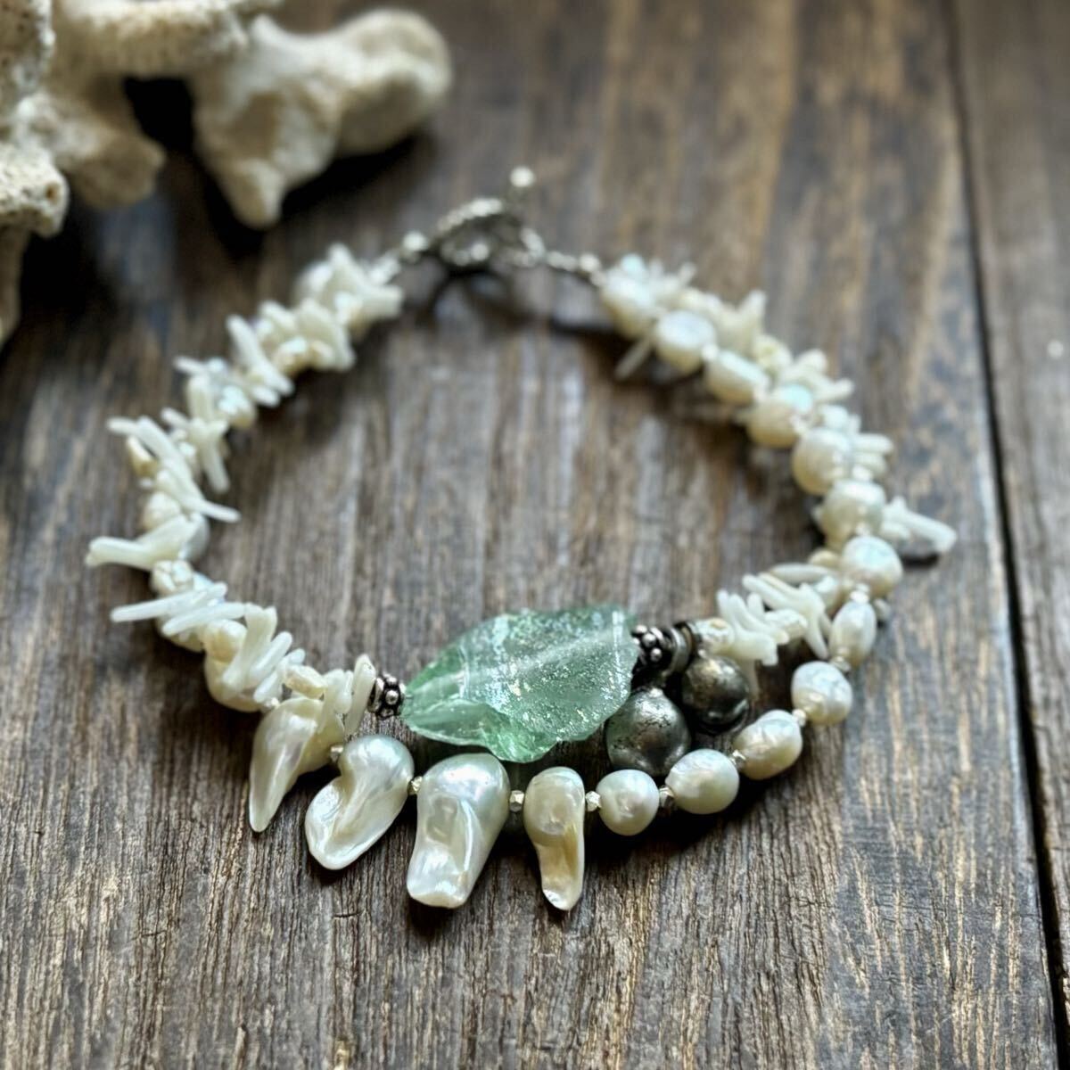 afgani Stan . земля Древний Рим n стакан Vintage жемчужно-белый коралл 2 полосный браслет afgani Stan . земля Древний Рим n стакан Vintage жемчужно-белый коралл 2 полосный браслет