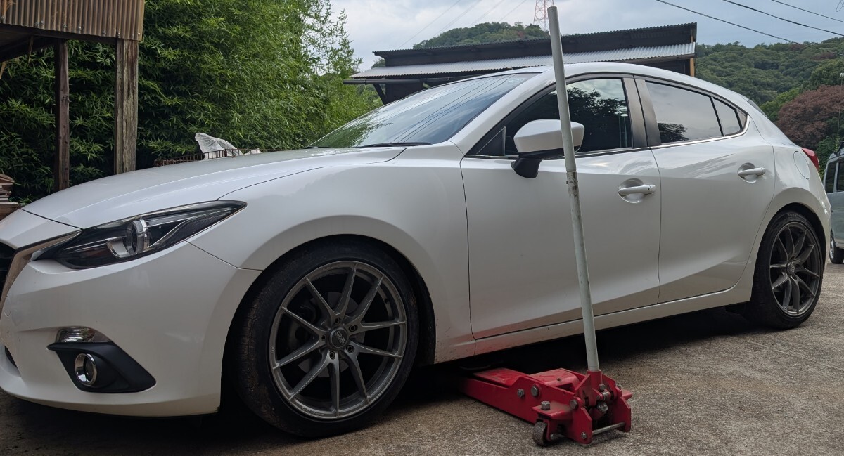 O.Z Racing LEGGERA 18inch 8J +48 5H PCD114.3 タイヤ付215/45R18 _画像9