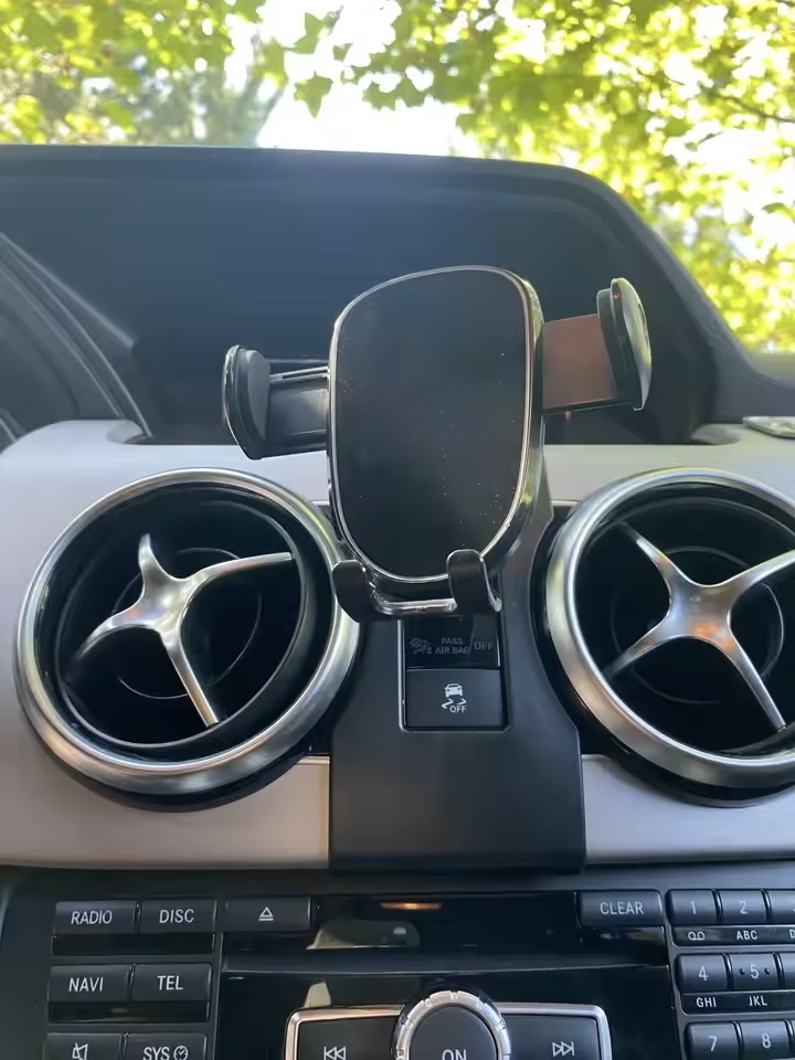 メルセデスベンツ GLKクラス(X204)GLK350 MagSafe対応スマホホルダー_画像7