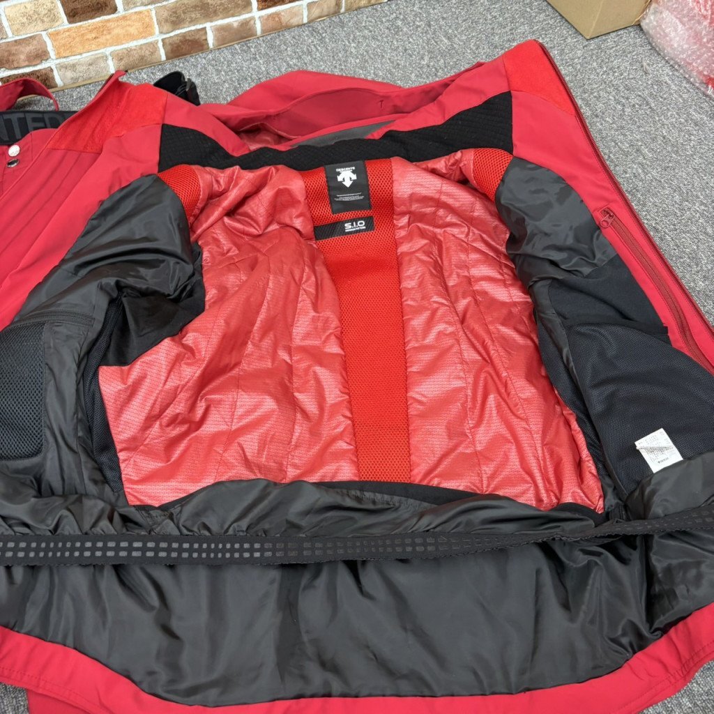 ●DESCENTE デサント 2022-2023 スイスチームレプリカモデル スキーウェア 上下セット M寸 HS209241_画像3