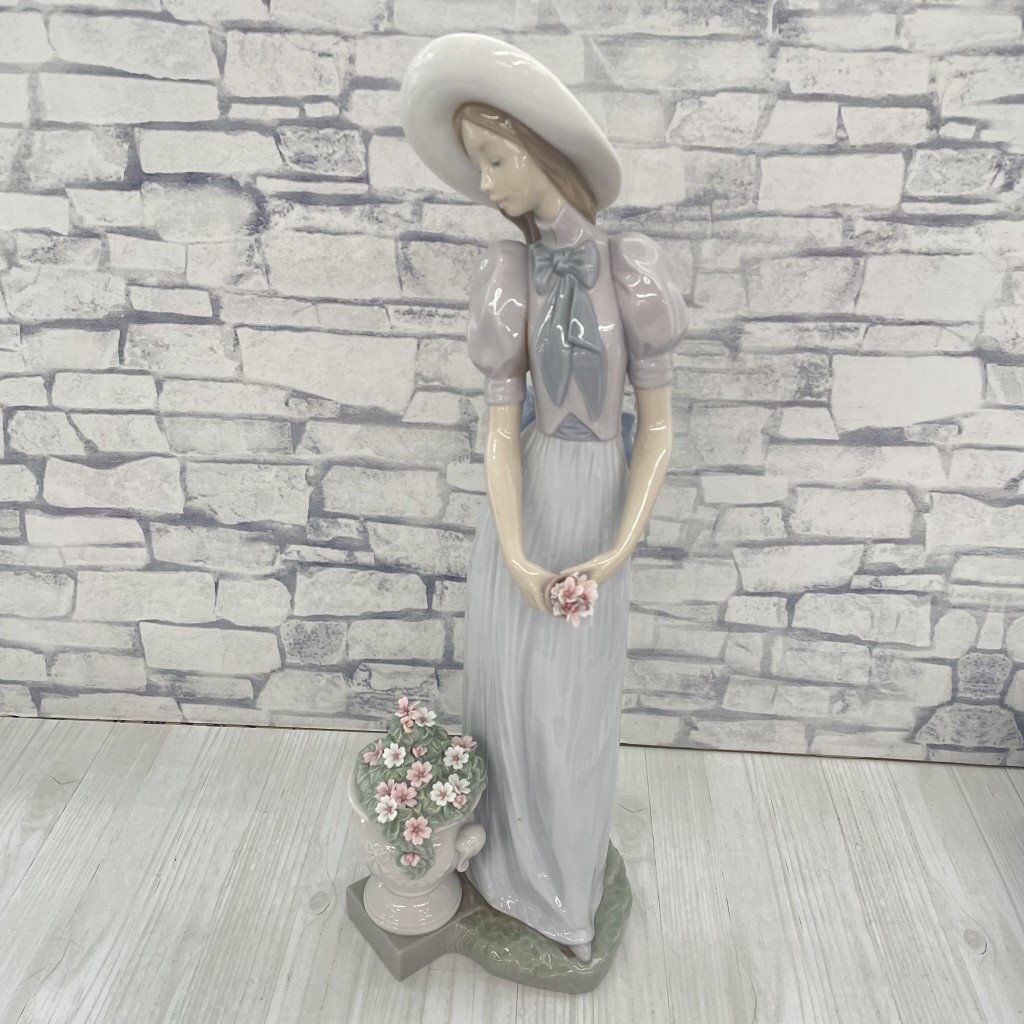 ▲LLADRO リヤドロ ブーケを持つ美女 陶芸 アンティーク 中古品 現状品 インテリア 置物 KN203863_画像2