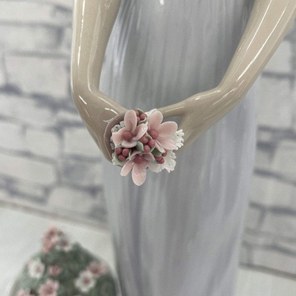 ▲LLADRO リヤドロ ブーケを持つ美女 陶芸 アンティーク 中古品 現状品 インテリア 置物 KN203863_画像4