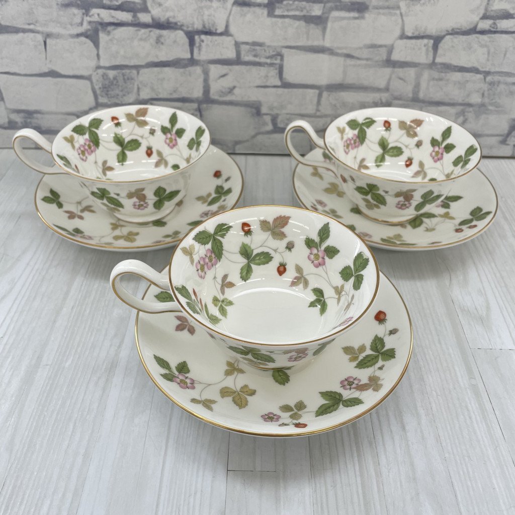 ▲WEDGWOOD　ウェッジウッド　ワイルドストロベリー　カップ＆ソーサー　3客　イチゴ　西洋陶器　KN207594_画像1
