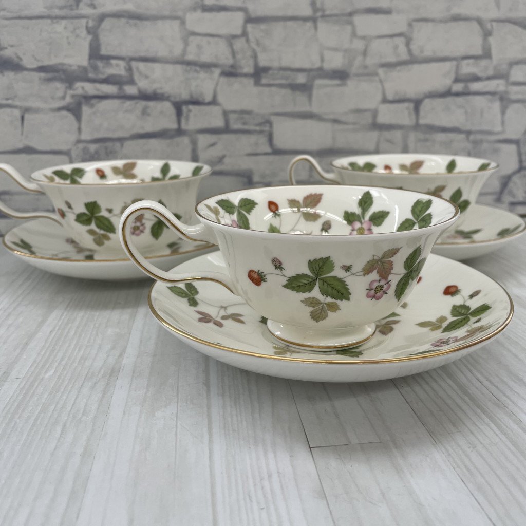 ▲WEDGWOOD　ウェッジウッド　ワイルドストロベリー　カップ＆ソーサー　3客　イチゴ　西洋陶器　KN207594_画像2