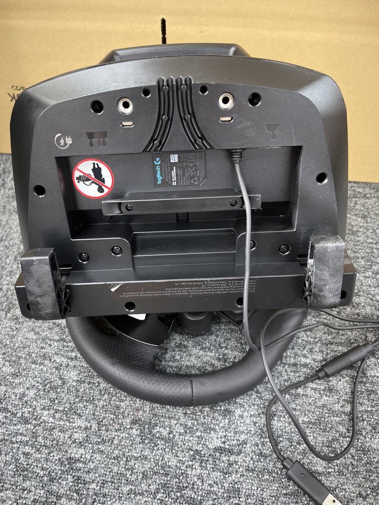 ☆ Logitech G923 for Xbox One and PC レーシングホイール 動作未確認 TK210538_画像4