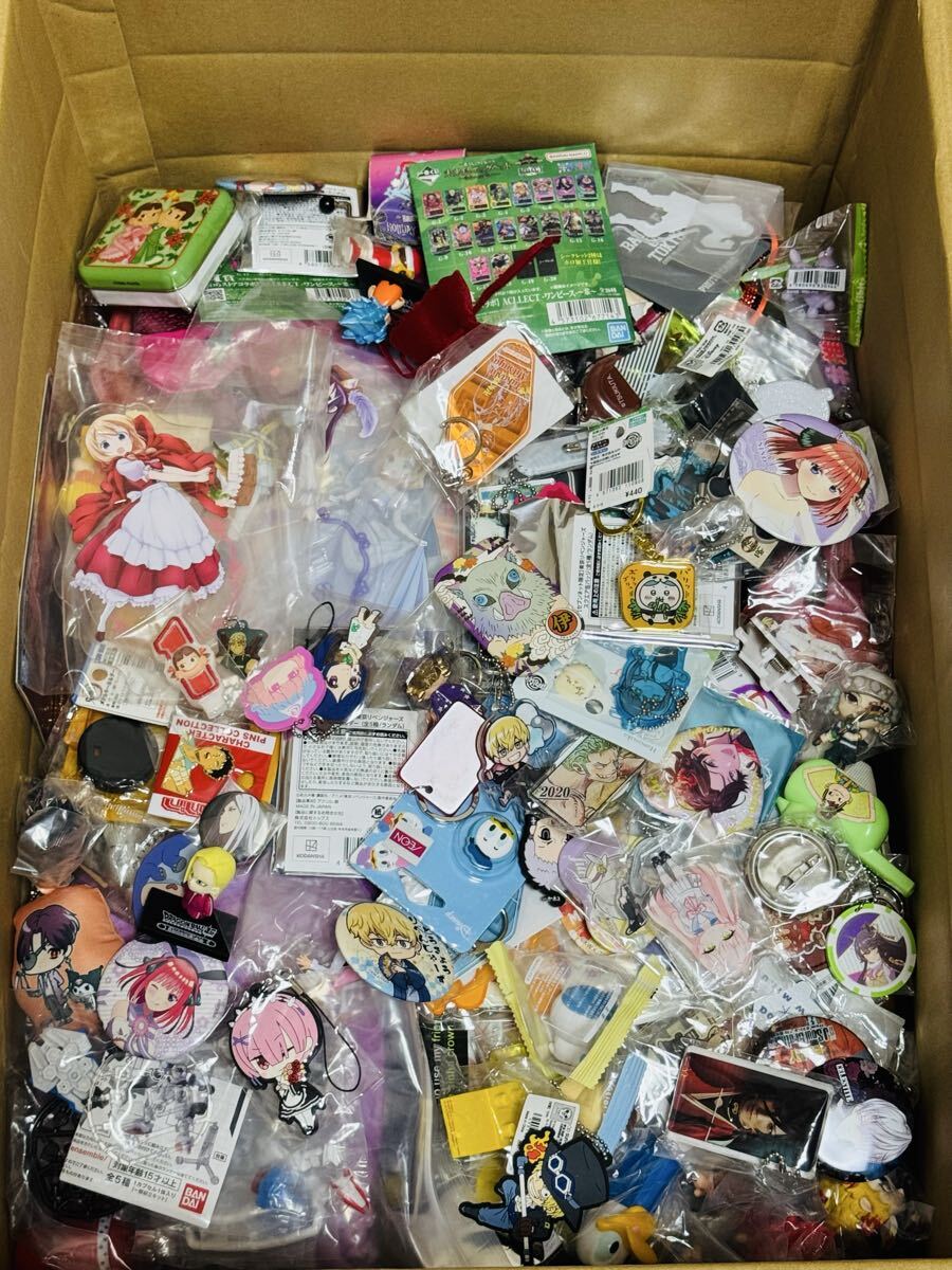  бесплатная доставка много суммировать комикс аниме смешанные товары и т.п. товары комплект примерно 15kg жестяная банка значок акрил подставка акрил брелок для ключа и т.п. ②