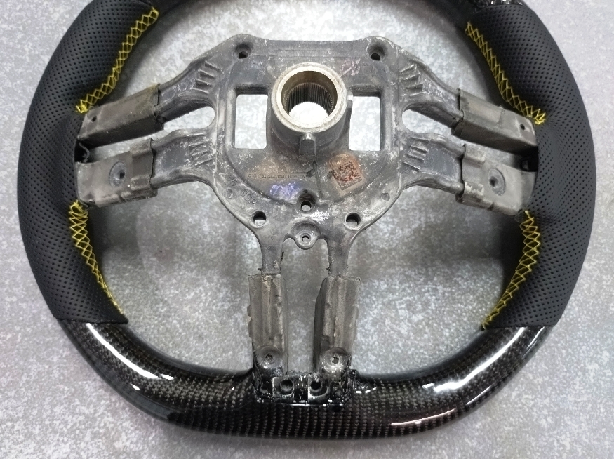 ★特注未使用品★リアルカーボン&パンチングレザーステアリング本体★適合車種：ベンツ/W206、W223、W213、W238、W177、W257、W297、EQS_画像6