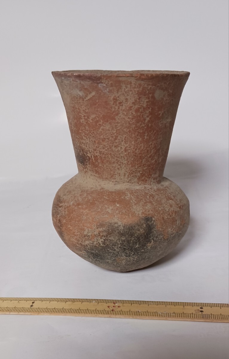 弥生土器長頸壺　完品　弥生土器 長頸壺　弥生時代中期　褐色　顔料　黒斑　平底　関東地方_画像2