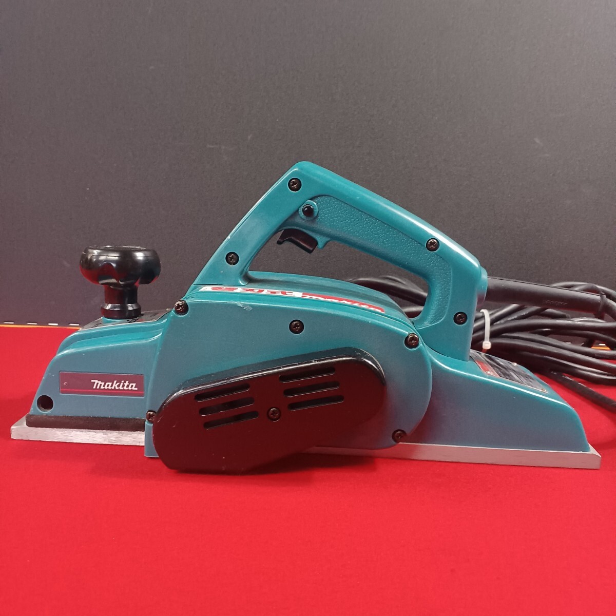 makita マキタ 電動カンナ 1911B 有効切削幅110mm 簡易動作確認済み 現状品 電動工具 DIY _画像2