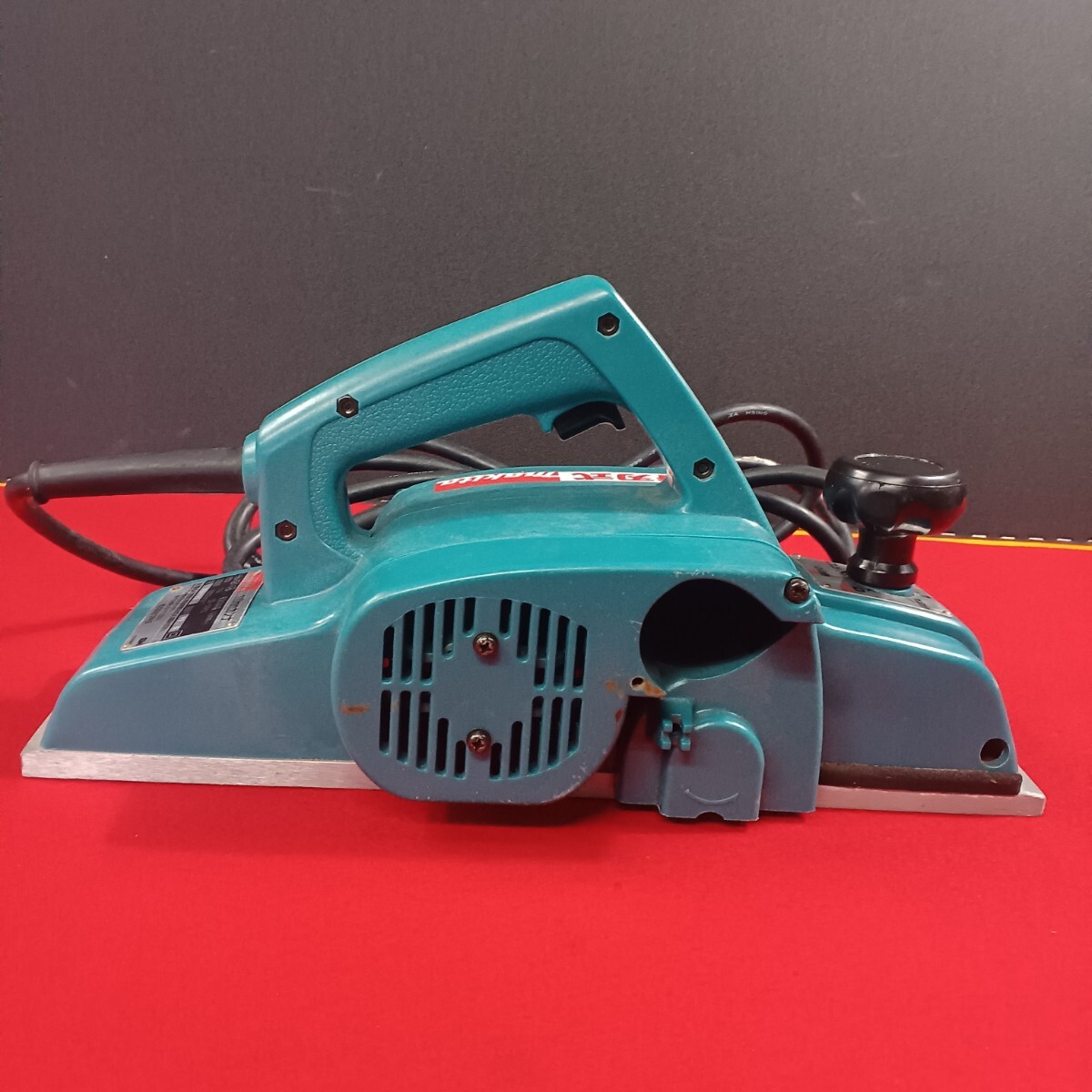 makita マキタ 電動カンナ 1911B 有効切削幅110mm 簡易動作確認済み 現状品 電動工具 DIY _画像3