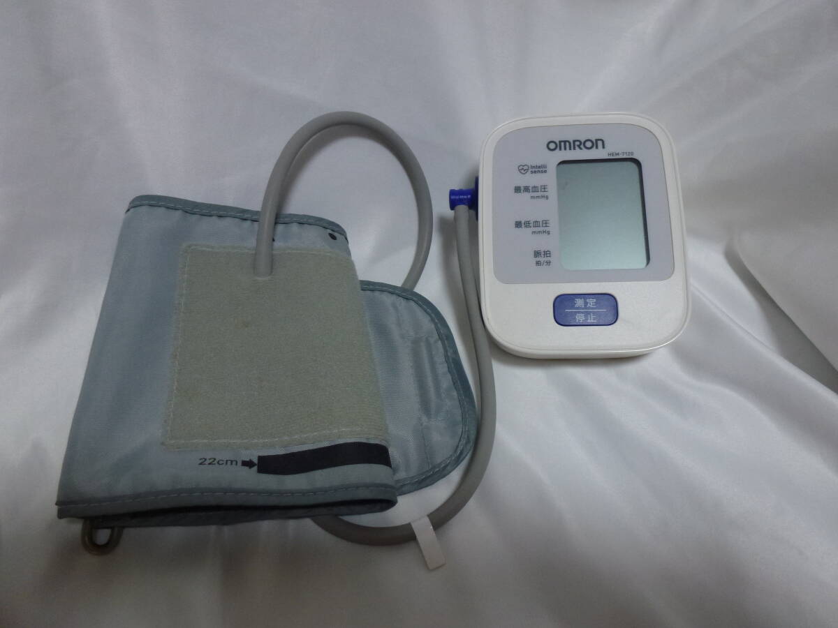 USED品★オムロン製上腕式血圧計 HEM-7120_画像3