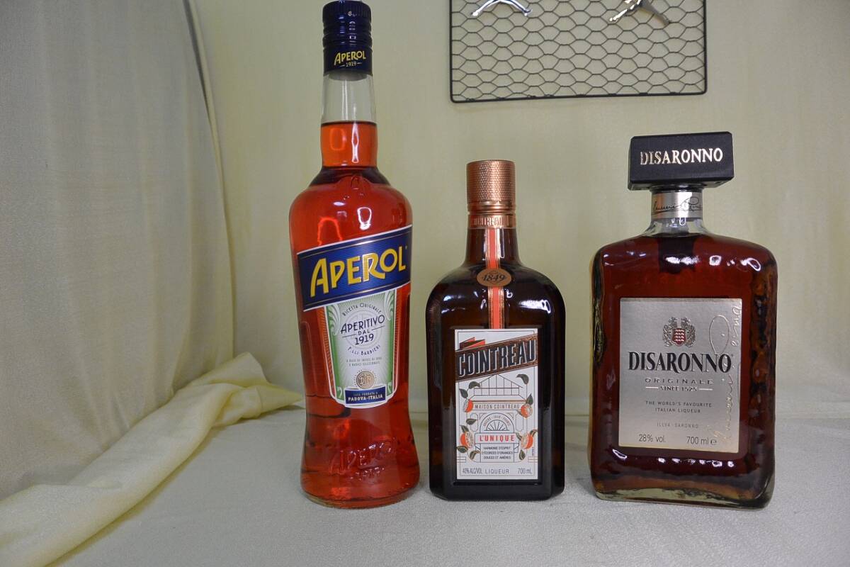 古酒 未開栓 3本 COINTREAU/コアントロー リキュール 700ml 40%/アペロール/APEROL11%/700ml/DISARONNO/ディサローノアマレット 28% 700ml_画像1