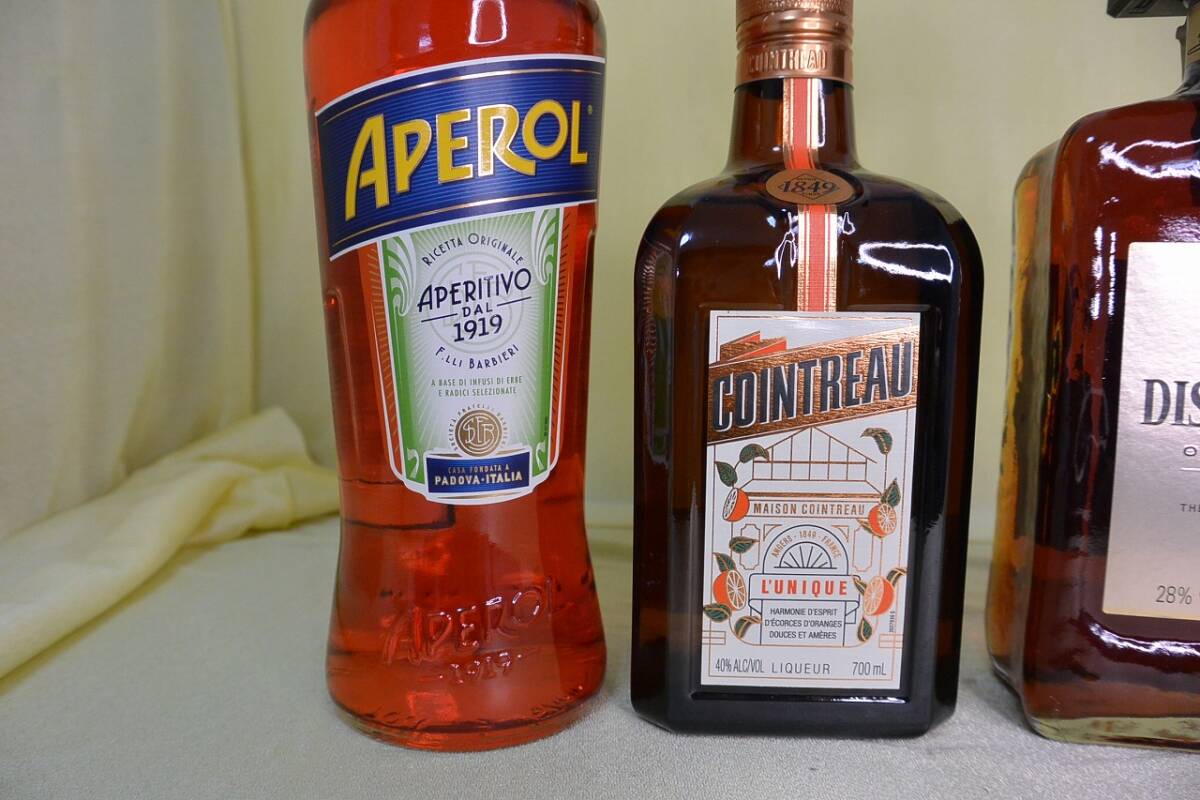 古酒 未開栓 3本 COINTREAU/コアントロー リキュール 700ml 40%/アペロール/APEROL11%/700ml/DISARONNO/ディサローノアマレット 28% 700ml_画像2