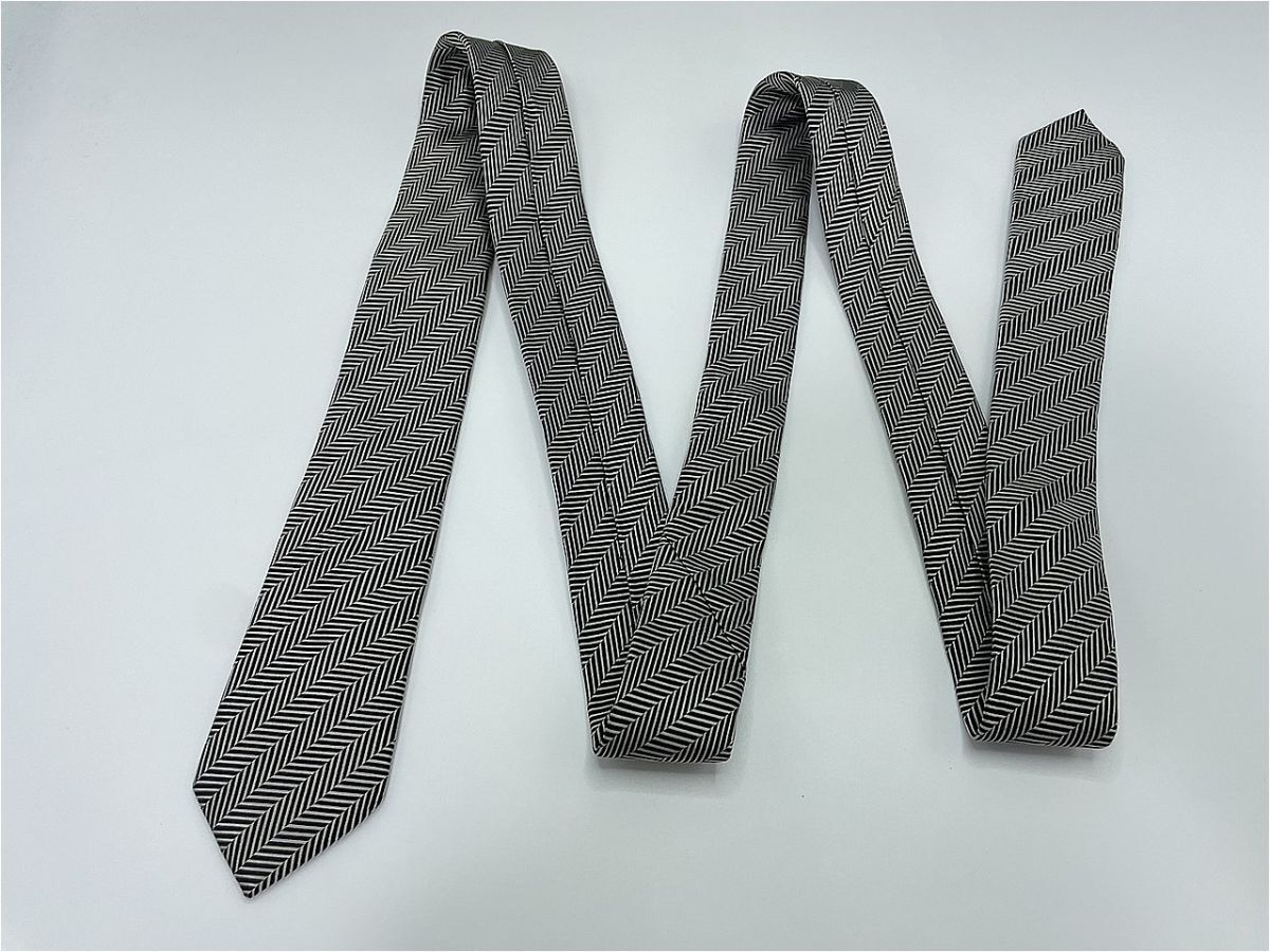 【超美品】CalvinKlein　カルバンクライン　レジメンタル柄 ネクタイ 3本以上 送料無料 メンズ ブラック系　ナロータイ　1004254_画像3