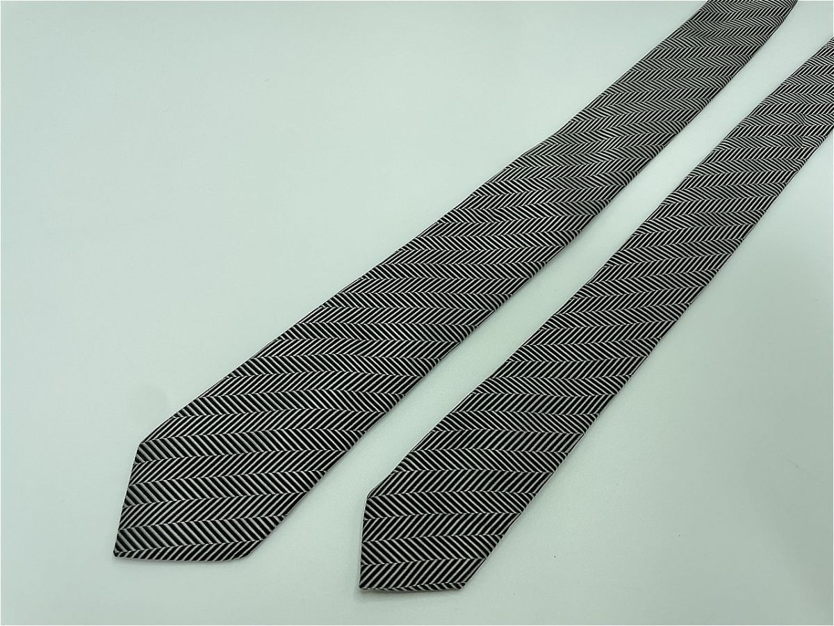 【超美品】CalvinKlein　カルバンクライン　レジメンタル柄 ネクタイ 3本以上 送料無料 メンズ ブラック系　ナロータイ　1004254_画像4