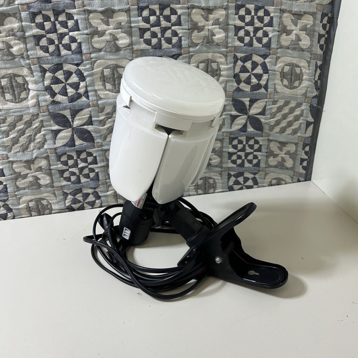 動作 侍BLACK 咲灯 PRO CLT-70SB 70W 屋内用 LEDクリップライト LEDライト 作業灯 作業ライト 1口コンセント付 2023年製 jkig1102①_画像3