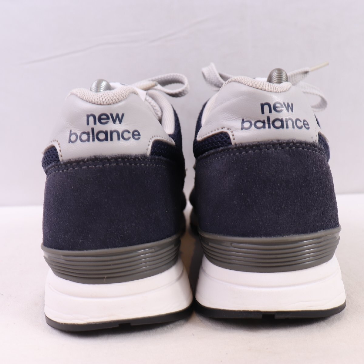 565 ニューバランス 26.0cm/new balance 紺 ネイビー 銀 シルバー 中古 古着 メンズ スニーカー yy7331_画像2