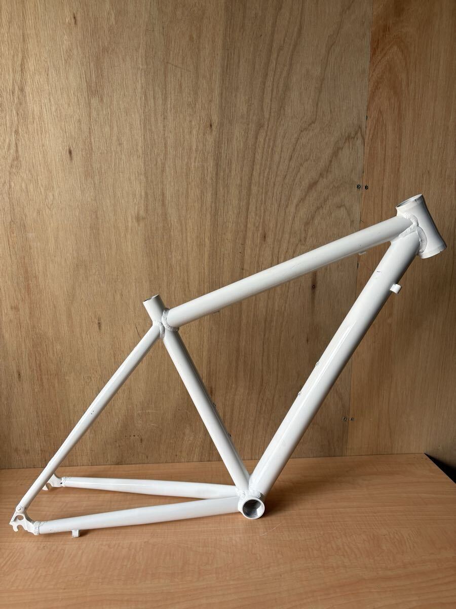 30 ロードバイク　アルミフレーム ノンブランド フレーム　フロントフォーク無し　自転車屋　中古フレーム　カスタム　自転車パーツ_画像1