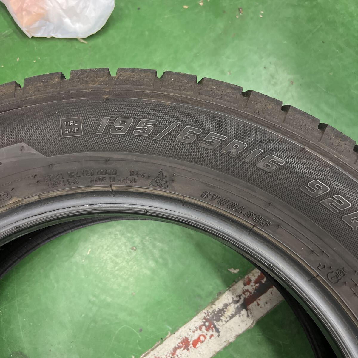グッドイヤー 195/65R16 4本セット アイスナビ7 スタッドレス バリ山 セレナ ステップワゴン_画像7