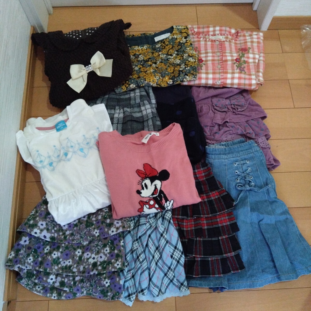 女の子服 スカート ワンピース他　まとめて　サイズ130から140cm★秋冬服12枚　パンツスカート　ＫＰ　ラブトキ　BeBe メゾピアノなど_画像1