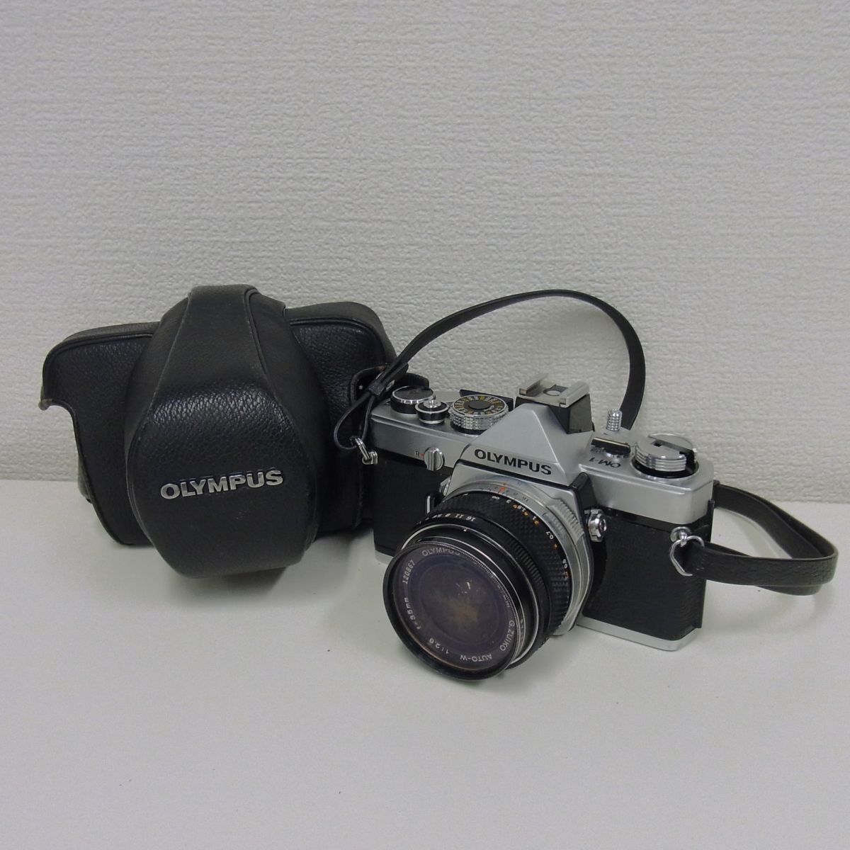 C3015-X10C-78 OLYMPUS オリンパス OM-1 フィルムカメラ 1：2.8 f=35㎜ ケース付き 現状品②_画像1