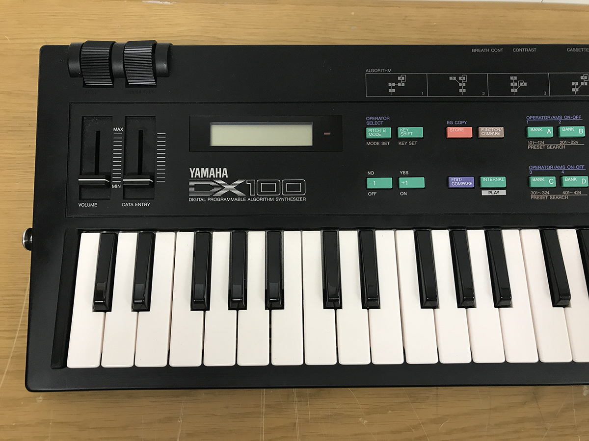 中古■YAMAHA DX100 49鍵 ヤマハシンセサイザー ソフトケース付 動作OK AC付 内臓電池要交換★送料無料_画像4